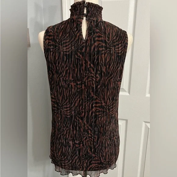 Adrianna Papell pleated Mesh
Sleeveless Blouse. - Picture 2 of 6